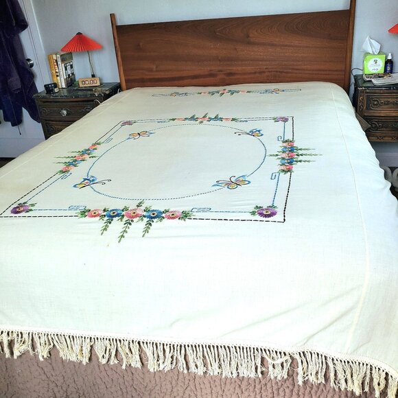 Antique Embroidered Ecru Bedspread 1923 Bucilla Double Bed Flowers Butterflies - Picture 2 of 16